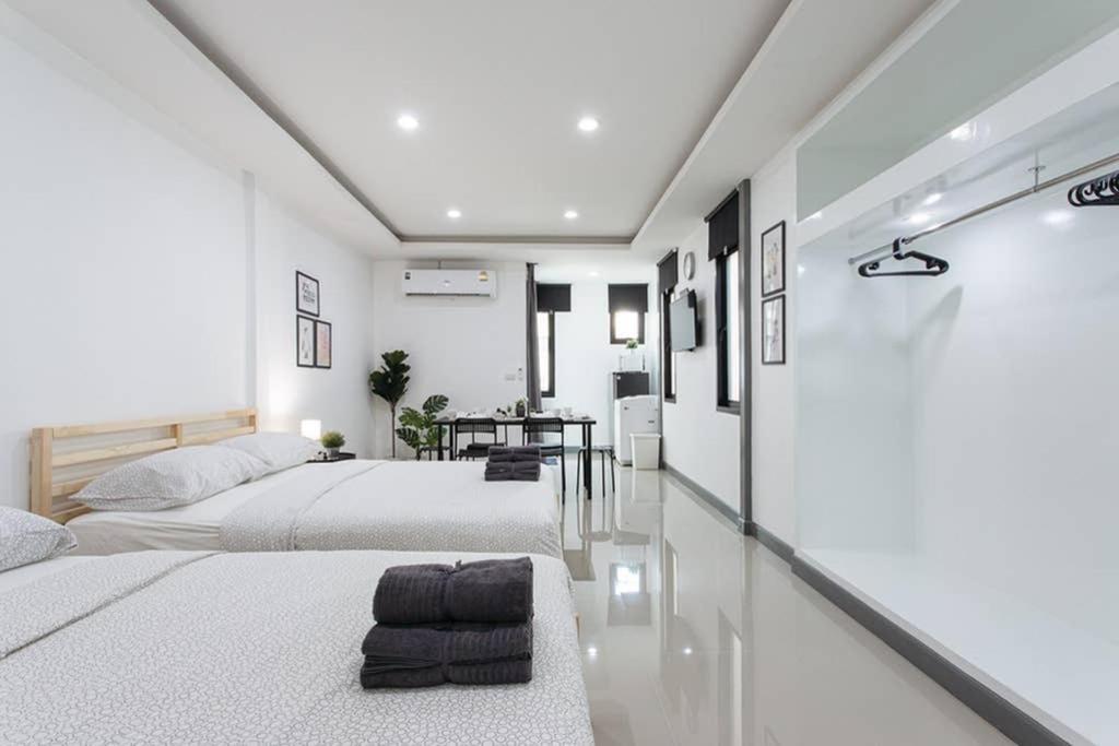 Appartamento P4 Silom Large 2Beds Full Kitchen Wifi 4-6Pax Bangkok Esterno foto