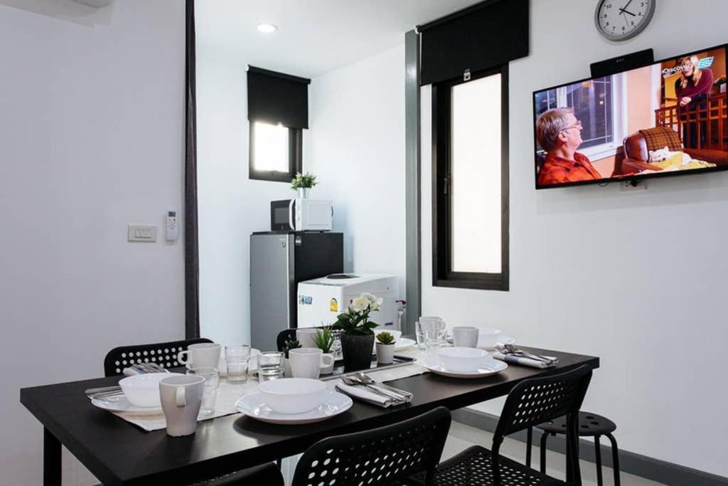 Appartamento P4 Silom Large 2Beds Full Kitchen Wifi 4-6Pax Bangkok Esterno foto