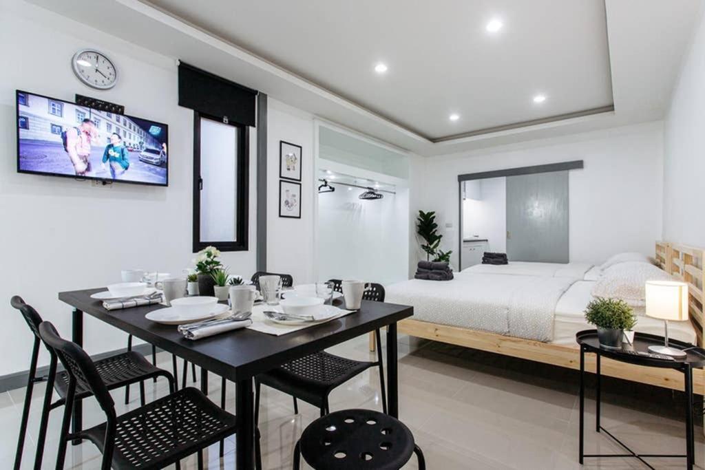 Appartamento P4 Silom Large 2Beds Full Kitchen Wifi 4-6Pax Bangkok Esterno foto