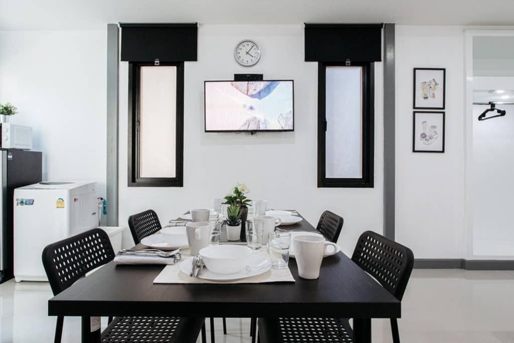 Appartamento P4 Silom Large 2Beds Full Kitchen Wifi 4-6Pax Bangkok Esterno foto