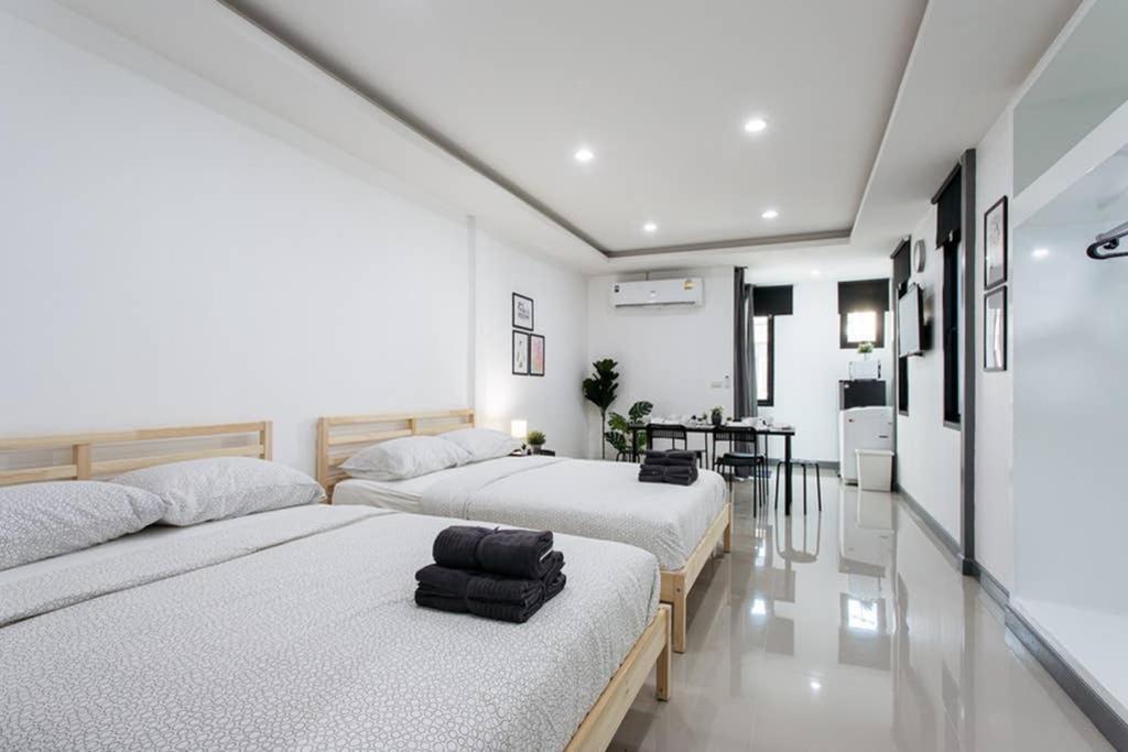 Appartamento P4 Silom Large 2Beds Full Kitchen Wifi 4-6Pax Bangkok Esterno foto