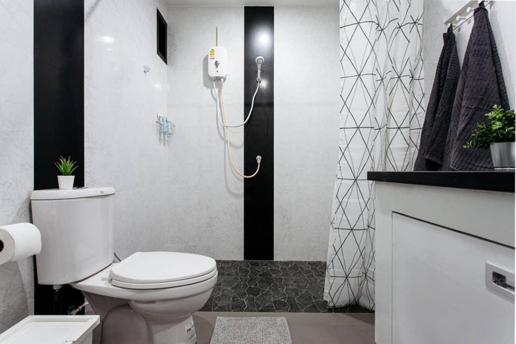 Appartamento P4 Silom Large 2Beds Full Kitchen Wifi 4-6Pax Bangkok Esterno foto