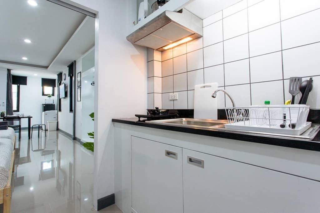 Appartamento P4 Silom Large 2Beds Full Kitchen Wifi 4-6Pax Bangkok Esterno foto