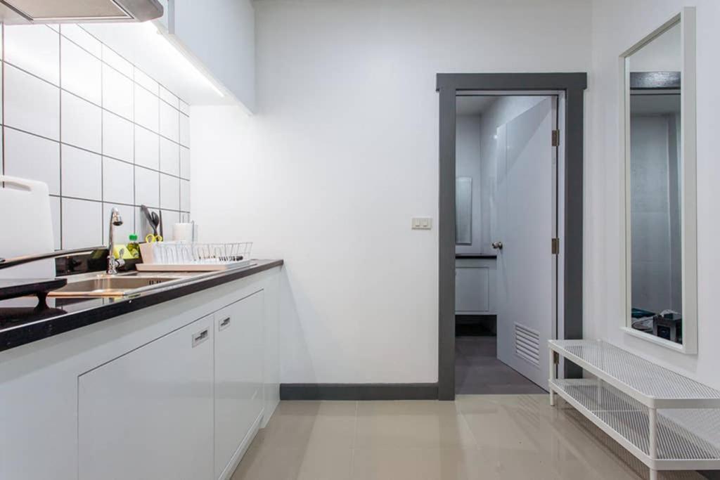 Appartamento P4 Silom Large 2Beds Full Kitchen Wifi 4-6Pax Bangkok Esterno foto